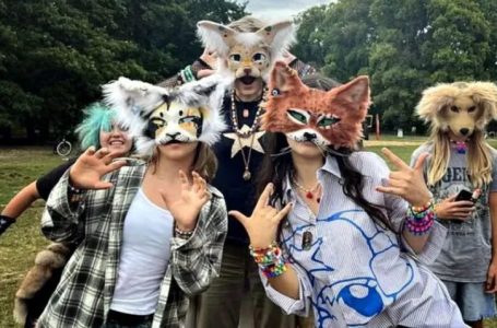 Video viral capta a pareja “therian” en playa del norte y marca inédito registro en Chile