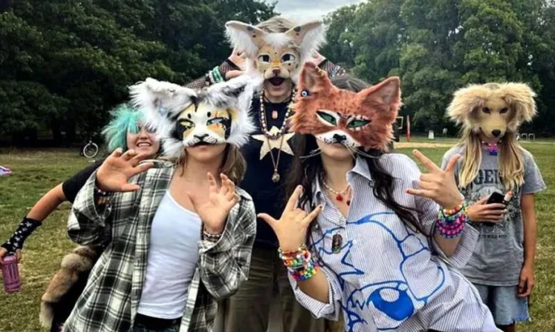  Video viral capta a pareja “therian” en playa del norte y marca inédito registro en Chile