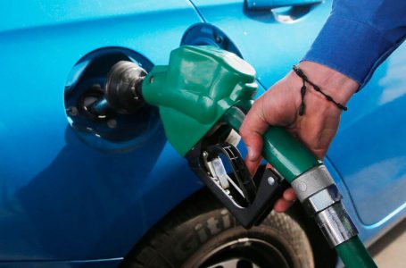 Descuentos en bencina: así puedes ahorrar hasta $150 por litro este lunes