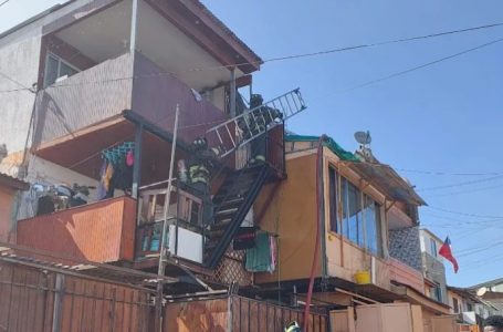 Incendio destruye tercer piso de vivienda y deja cuatro damnificados en Antofagasta