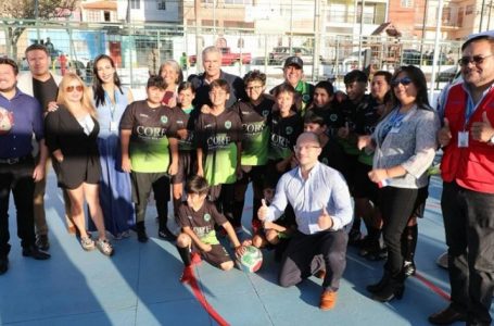 Tras seis años de abandono, municipio inaugura renovada cancha en Población Matta