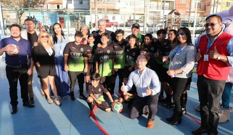  Tras seis años de abandono, municipio inaugura renovada cancha en Población Matta
