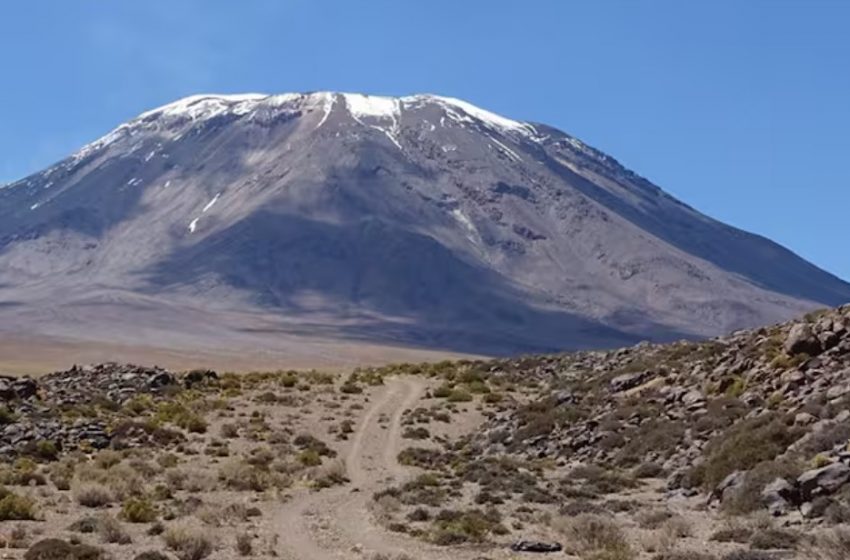  Sernageomin cambia a Amarilla la alerta del volcán Láscar por comportamiento anómalo