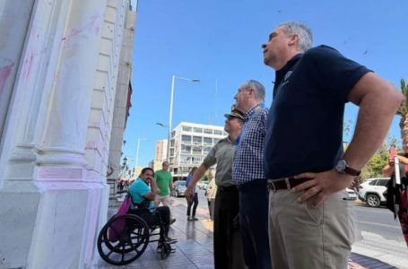 Cámaras municipales permitieron detener a dos mujeres por rayados en la Catedral de Antofagasta