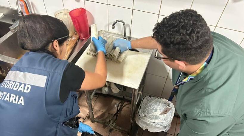  Prohíben funcionamiento de tres locales de comida en Mejillones tras fiscalización sanitaria