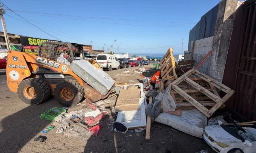  Basura vuelve a acumularse en La Vega de Antofagasta pese a constantes operativos de limpieza