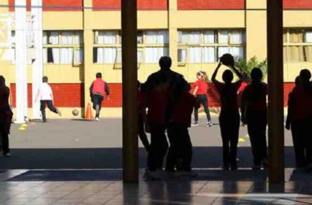 Estudiante de 13 años resulta herido tras riña fuera de colegio en Calama