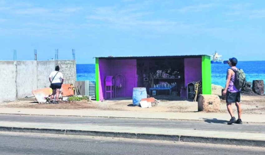  Vecinos reconstruyen animita de Juanita Guajardo tras accidente en Antofagasta