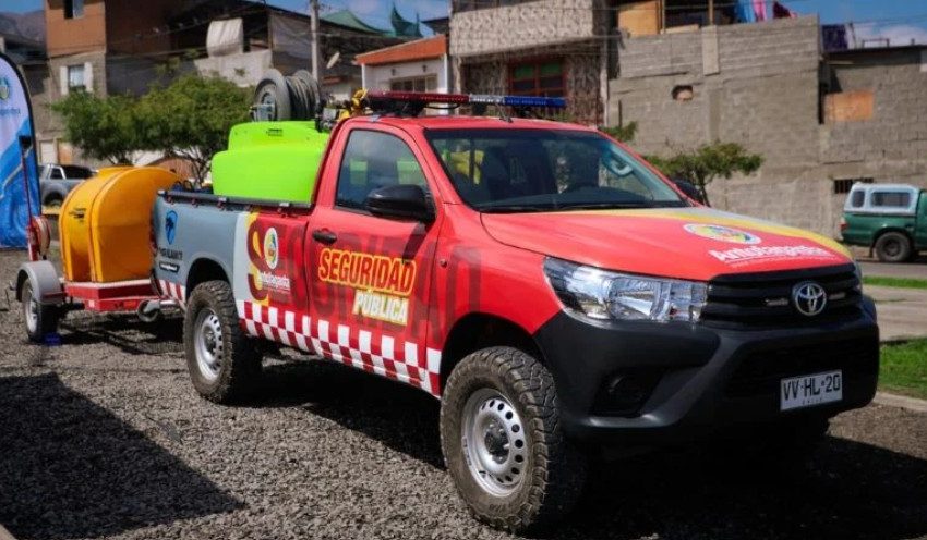  Antofagasta suma camioneta de respuesta rápida para enfrentar incendios en La Chimba