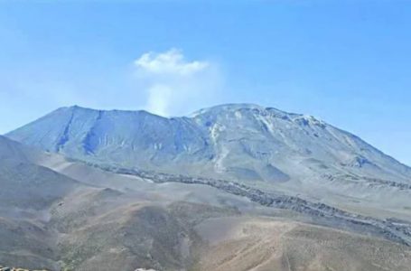 Volcán Láscar se mantiene en alerta amarilla: advierten posibles explosiones sin previo aviso