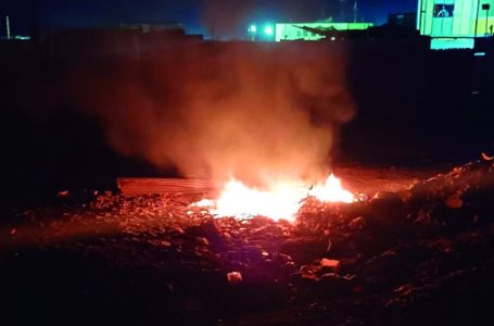 Alertan por expansión de quema de basura en Antofagasta: focos avanzan hacia zonas habitadas