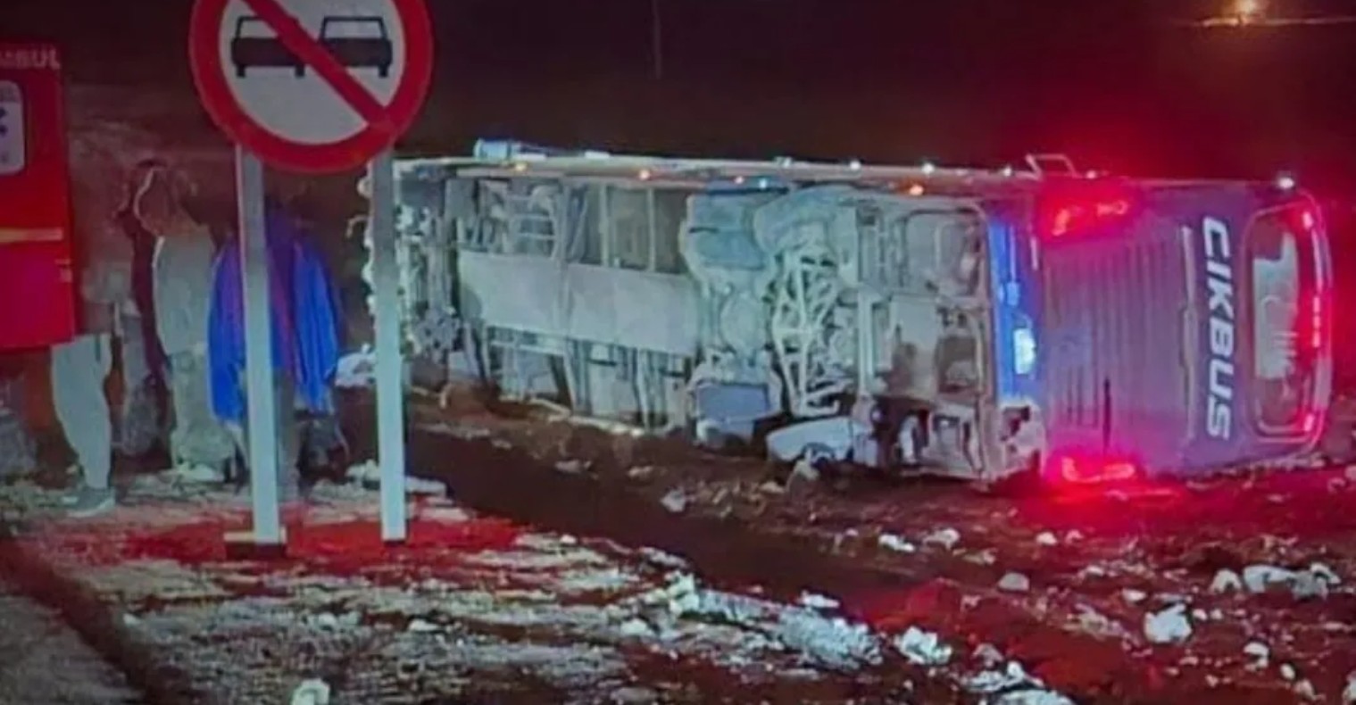 Volcamiento de bus en Ruta 5 Norte deja al menos siete heridos en ...
