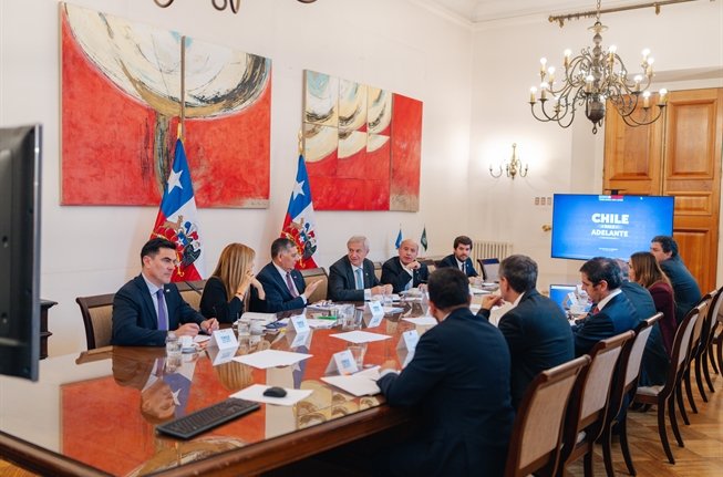  Gobierno anuncia medidas para enfrentar alza de combustibles