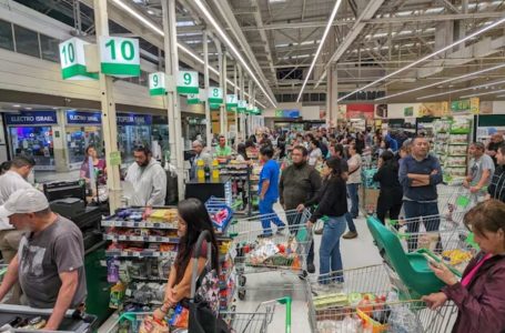 Feriado del 21 de mayo: esto pasará con malls y supermercados