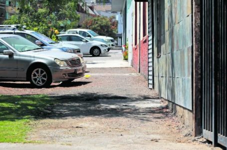 Más del 75% de las veredas en Antofagasta y Calama presenta deterioro, según estudio