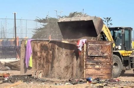 Retiran 18 toneladas de basura y 14 rucos en operativo de recuperación de Plaza Bicentenario de Antofagasta