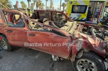 Cuatro lesionados deja choque de camioneta contra poste en Antofagasta