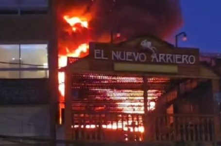 Incendio en barrio gastronómico de Antofagasta generó alarma: Bomberos logró controlar la emergencia