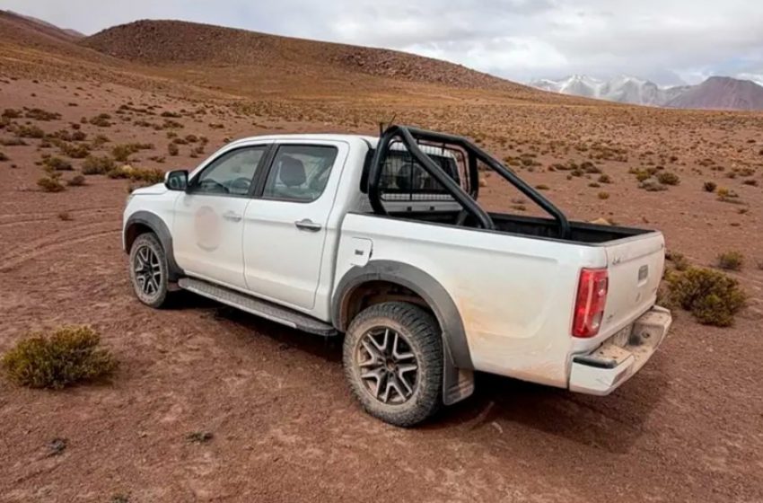  Carabineros recupera dos camionetas robadas tras persecución en zona fronteriza de Antofagasta