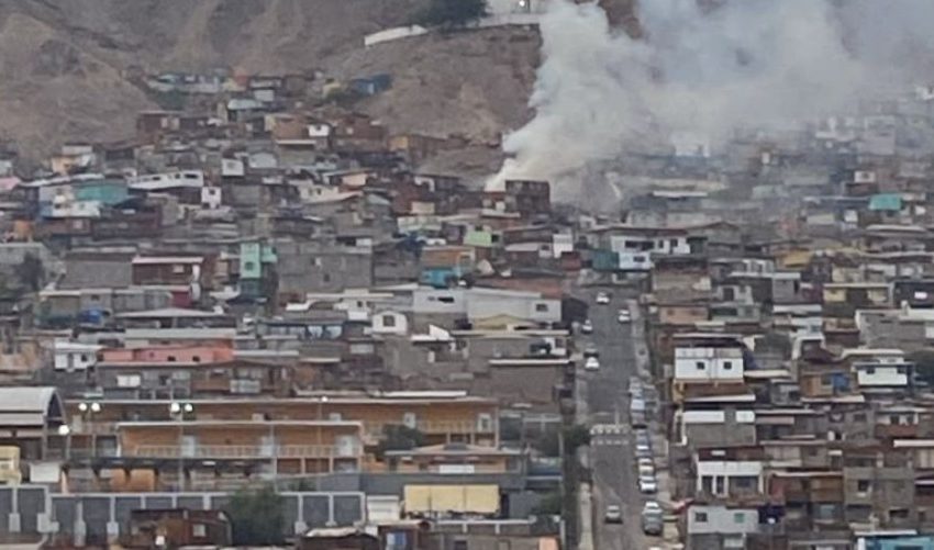  Incendio moviliza amplio operativo de Bomberos en el centro alto de Antofagasta