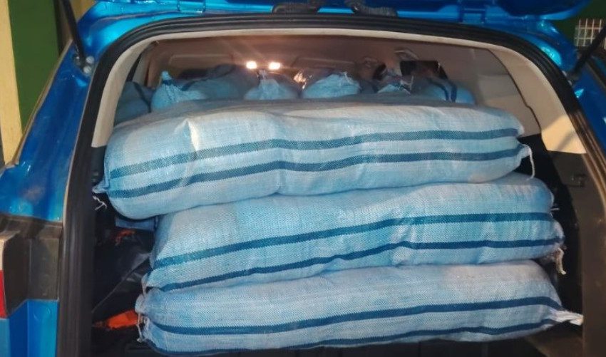  Carabineros incauta 233 kilos de drogas tras persecución y hallazgo de vehículo abandonado en Tocopilla