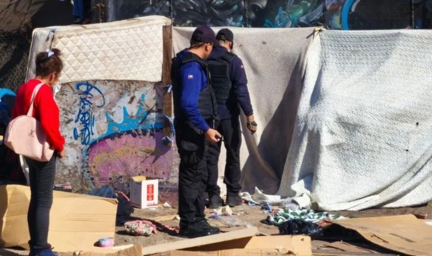  Retiran más de diez rucos y cerca de 100 toneladas de basura en operativo en Antofagasta