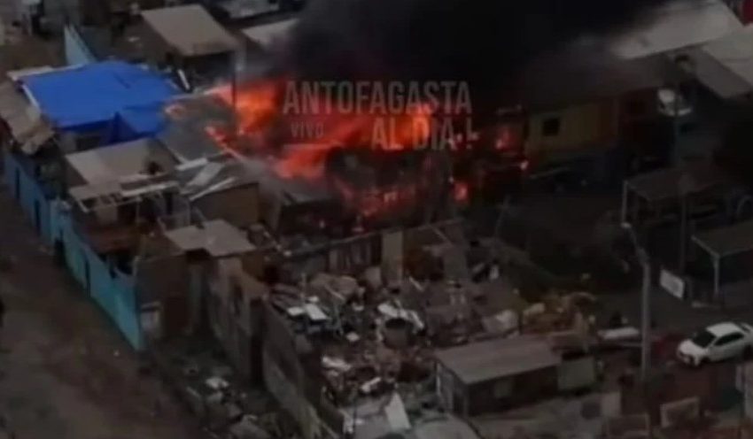  Incendio en campamento de La Chimba moviliza a varias compañías de Bomberos