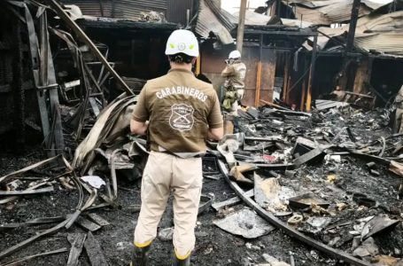 Incendio deja 55 damnificados en dos campamentos de Antofagasta