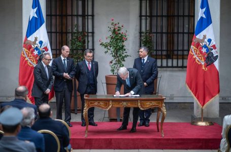 Presidente Kast firma reforma constitucional en el marco de la ACOT