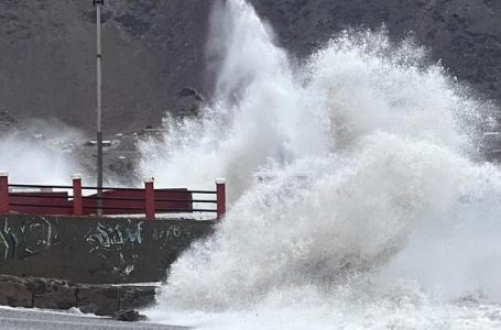 Armada emite aviso de marejadas desde el Golfo de Penas hasta Arica y Juan Fernández
