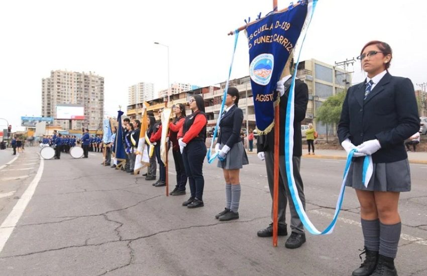  Cerca de 300 estudiantes protagonizaron tradicional desfile escolar de Fiestas Patrias en Antofagasta