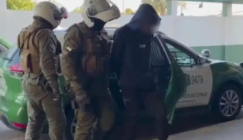  Carabineros incauta subfusil y detiene a tres extranjeros en la ribera del río Loa