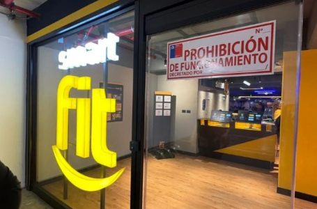 Seremi de Salud prohíbe funcionamiento de gimnasio Smartfit en Cenco Angamos