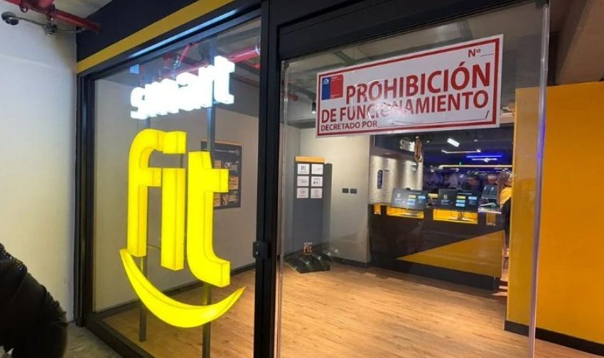  Seremi de Salud prohíbe funcionamiento de gimnasio Smartfit en Cenco Angamos