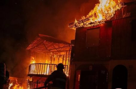 Incendio deja nueve damnificados y tres viviendas afectadas en Antofagasta