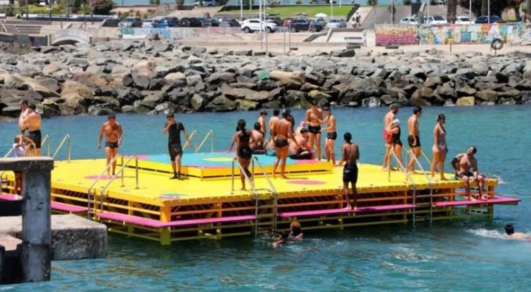  Marejadas dejaron inclinada la Balsa Municipal de Antofagasta y realizarán reparaciones