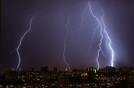 Siete regiones estarán bajo condiciones favorables para tormentas eléctricas, viento y granizo